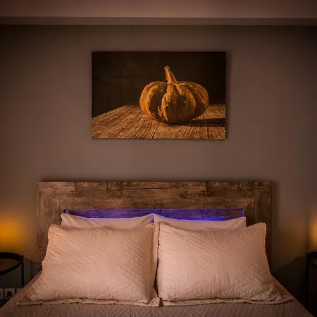 The Old Market House * 特里卡拉